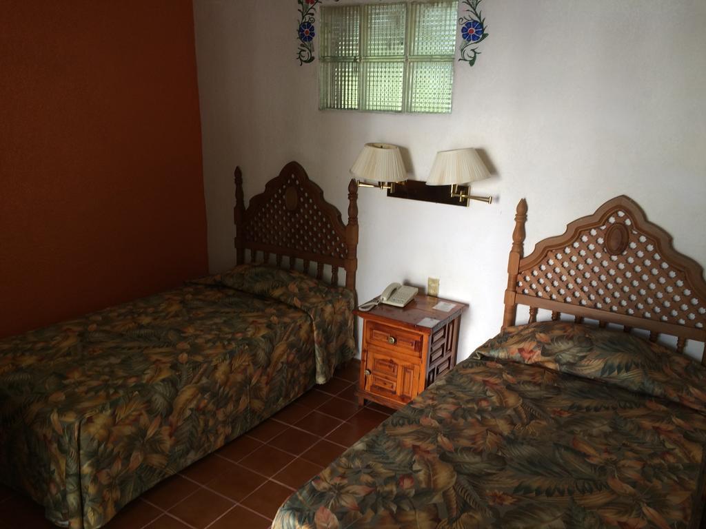 Hotel Bajo El Volcan Cuernavaca Room photo