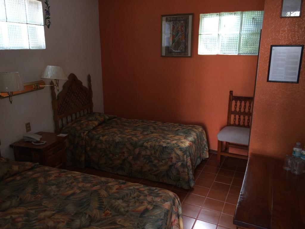 Hotel Bajo El Volcan Cuernavaca Room photo