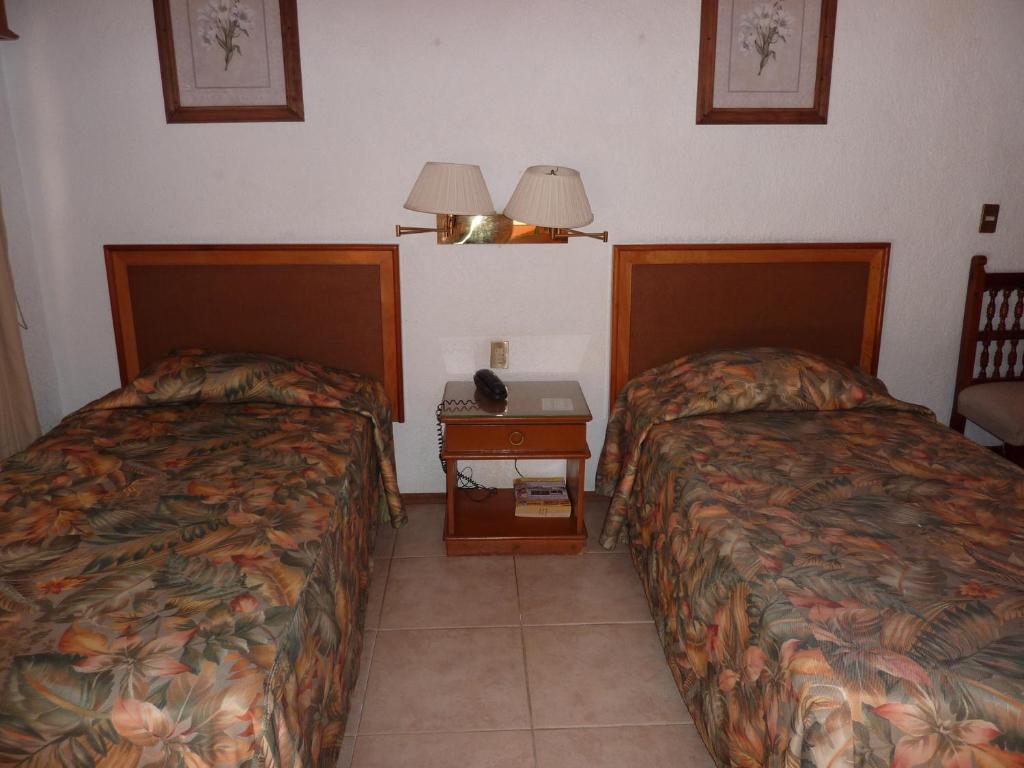 Hotel Bajo El Volcan Cuernavaca Room photo